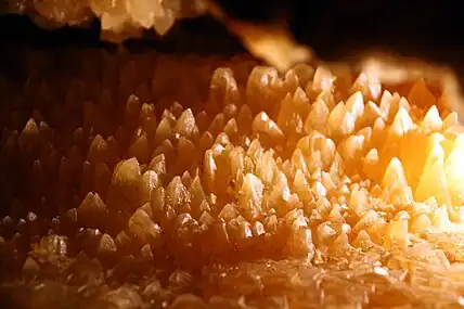 Cristaux de calcaire tétrahédriques