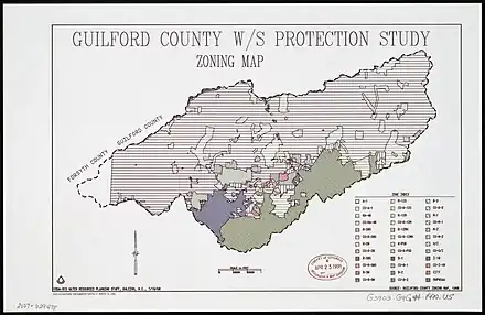 Carte montrant un zonage dans lequel plus des deux tiers du territoire sont couverts par une seule zone.