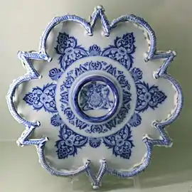 Surtout circulaire, à bord lobé et échancré, à paroi ajourée, musée d'art et d'histoire de Narbonne.