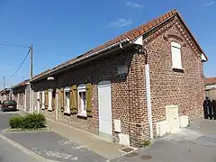 Des habitations groupées par deux.