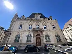 Façade de la rue des Bons-Enfants, en avril 2022.