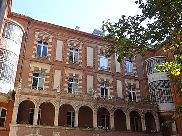 no 46 : double galerie de l'hôtel de Pins.