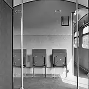 Vestibule et couloir de 2e classe.