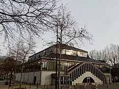 Le marché couvert de l'Albinque avec ses artisans, sa brasserie, son restaurant.