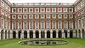 Palais de Hampton Court (1689–1702).