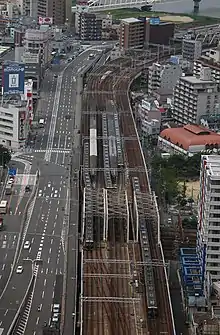 Photographie sur-élevée montrant les lignes Hankyu