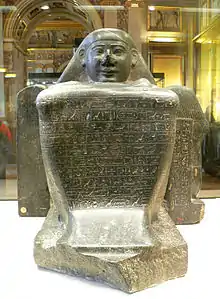 Statue cube d'Harouah, intendant de la divine adoratrice d'Amon Amenardis, v -70025e dyn. Louvre