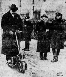 Henry Norman arrivant à la Chambre des Lords en 1919.