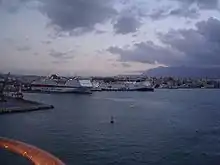 photographie couleurs : un port le soir