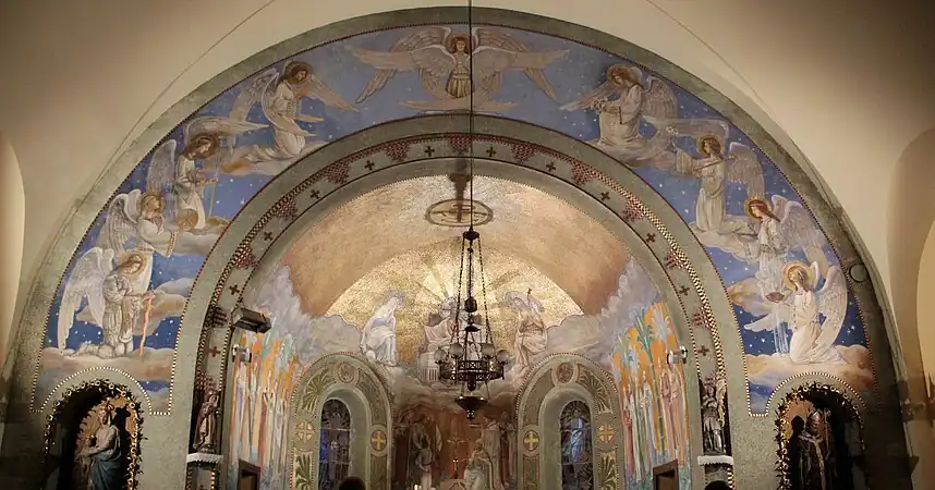 Hiérarchie céleste sur l'arc-triomphal de l'église Saint-Marcel de Seuzey.