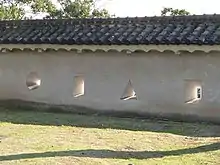 Des meurtrières du château de Himeji.