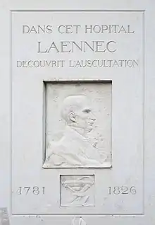 Plaque commémorative en l’honneur de Laennec.