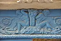 Portail : décor de captifs