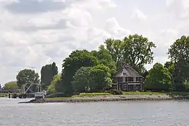 Confluence des eaux du Noord et du Lek à la pointe nord-ouest de Kinderdijk.