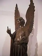 Un des Anges d'Humbert, sculpture gothique en bois du XIIIe siècle, musée des beaux-arts d'Arras.