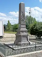 Le monument aux morts près de l'église (déc. 2009)