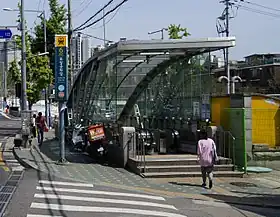 Bouche n°6 de la station, en 2016.