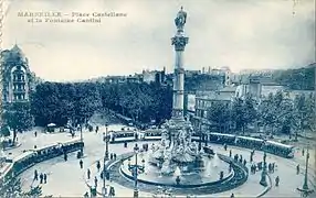 La place Castellane peu après l'inauguration de la fontaine Cantini, environnée de rames de l'ancien tramway de Marseille