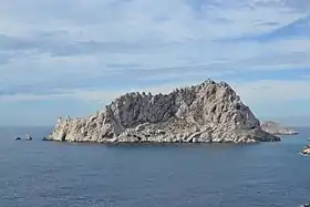 Les Pharillons (gauche) et  l'île Maïre.