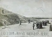 Photomontage sépia sur lequel trois hommes debout, à gauche, se tenant devant un remblai, vont être exécutés par un peloton militaire, à droite.