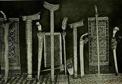 5. Divers types de kriss malais.