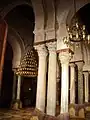 Exemple de colonnes corinthiennes en marbre de la Grande Mosquée de Kairouan (Tunisie). Ce sont des spolia issus d'anciens monuments romains et byzantins.