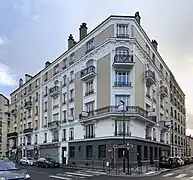 Immeuble aux numéros 8 et 10.