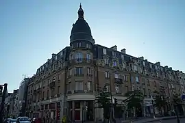 Immeuble d'angle, rue du cadran et cours Langlet,