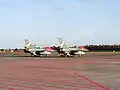 Deux F-16 du 3e escadron de chasse sur l'aéroport international Ngurah Rai
