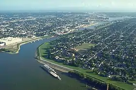 Vue de l’Industrial Canal depuis le Mississippi en regardant vers le lac Pontchartrain avant le 29 août 2005.