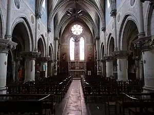 La nef et le chœur.