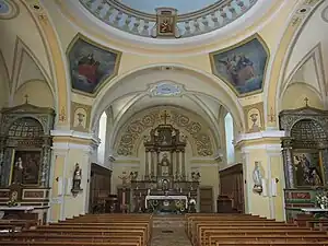 Intérieur de l'église d'Onnion.