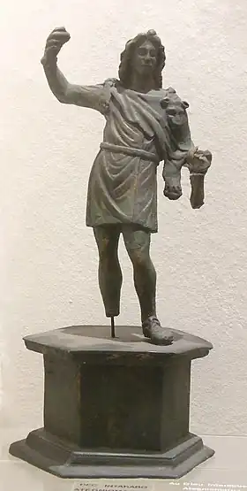 Statuette en bronze d'Intarabus de Foy-Noville, maintenant au Musée archéologique d'Arlon.