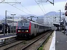 Un train Intercités à quai en gare de Clermont-Ferrand