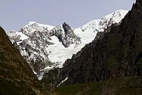 Le glacier du Dôme devant les aiguilles Grises vu depuis le sud-est.