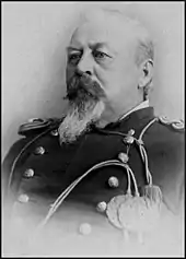 Portraint de J.S. Brisbin en uniforme.