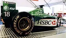 Photo de l'arrière d'une monoplace verte