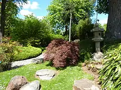 La lanterne de pierre.