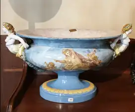 Jardinière sur piédouche en faïence émaillée d'Auguste Jean (vers 1860 - 1870). Collection privée.