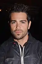 Jesse Metcalfe dans le rôle de Trace Riley.