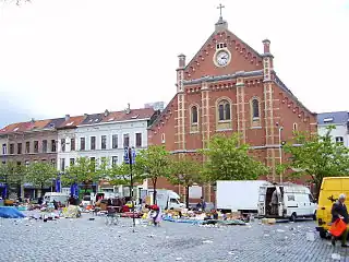 Place du Jeu de Balle, fin de marché.
