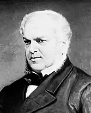 Détail en N et B d'un tableau. Forster, ami et premier biographe de Dickens, 60 ans environ, visage épais, cheveux blancs, regard sévère et perçant