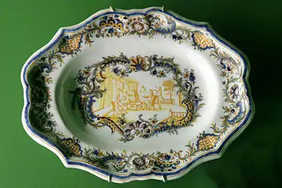Plat oblong, Avignon, musée Louis Vouland.