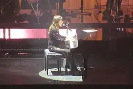 Juliette Armanet au piano, Zénith de Caen, le 10 mars 2023.