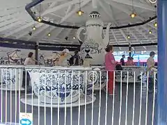 Kahvikuppikaruselli à Linnanmäki