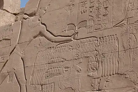 Thoutmôsis III en vainqueur au Levant. Relief du 7e pylônetemple de Karnak