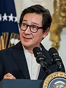 Ke Huy Quan dans le rôle d'A. D. Doug / Ouroboros