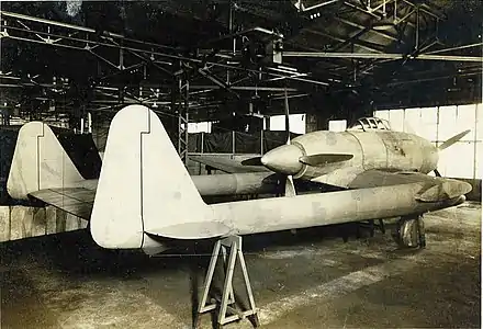 Vue arrière de la maquette et de sa configuration bipoutre