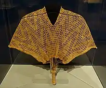 Kinzembe ou Zamba kya Mfumu (Textile Museum (Washington)).