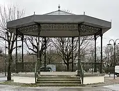 Kiosque, place Stalingrad.